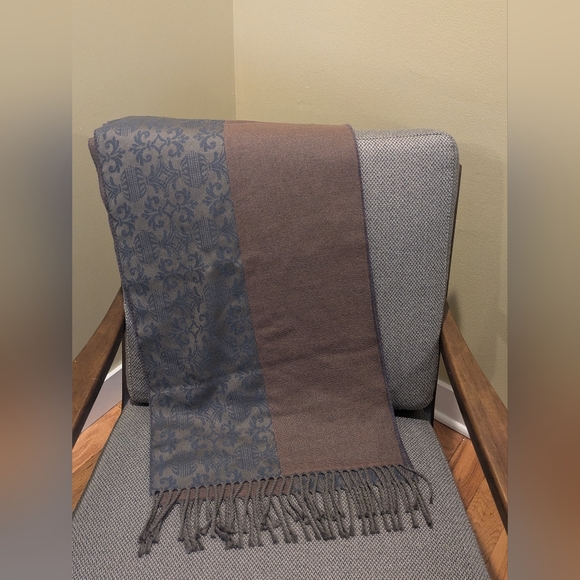 Cecchi e Cecchi Wool Shawl/Wrap/Fringe - Picture 1 of 3